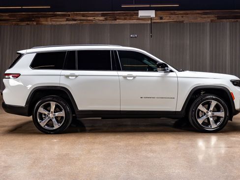 Used 2025 Jeep Grand Cherokee L Limited RWD image 10