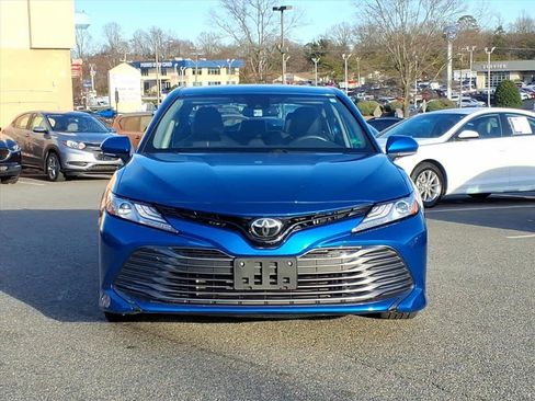 Used 2020 Toyota Camry XLE image 6