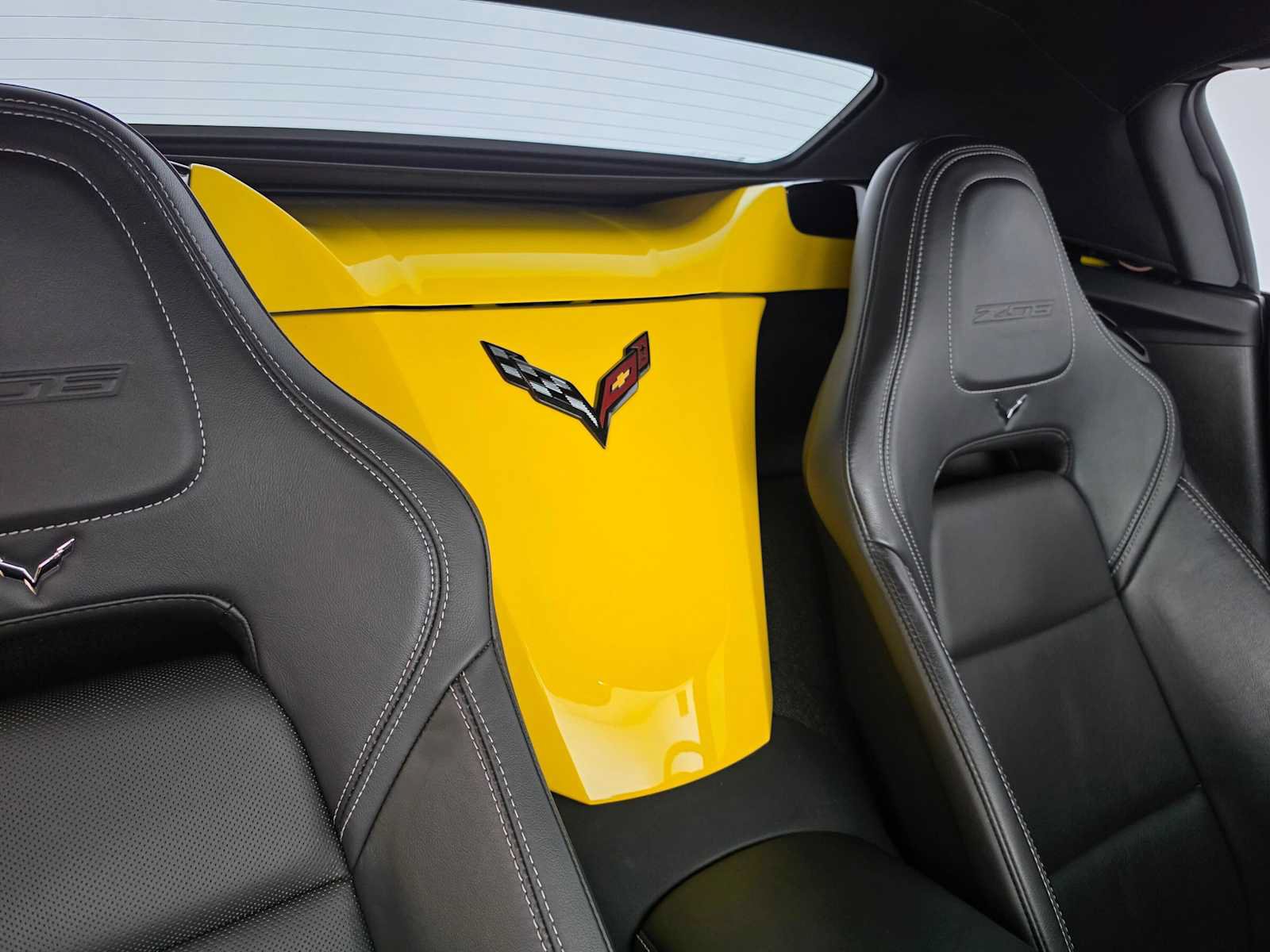 Used 2016 Chevrolet Corvette Z06 w/ 3LZ Preferred Equipment Group RWD image 13