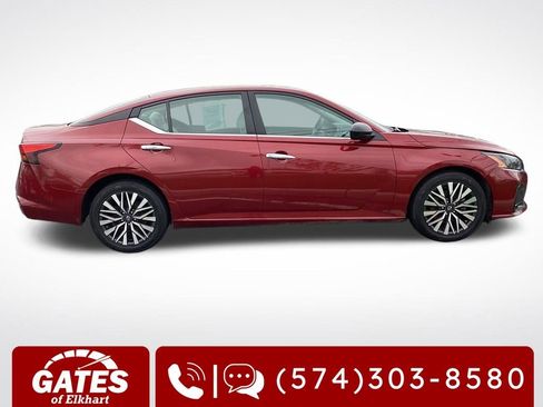 Used 2025 Nissan Altima 2.5 SV FWD image 10