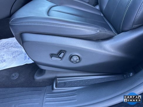 Used 2025 Chrysler Pacifica Select image 63