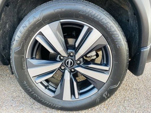 Certified 2023 Nissan Rogue SL image 9