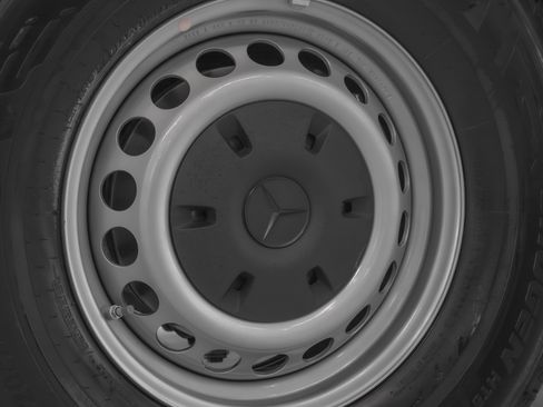 Used 2025 Mercedes-Benz Sprinter 2500 image 31