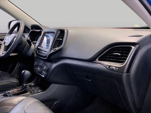 Used 2022 Jeep Cherokee Trailhawk w/ Premium Leather Package AWD/4WD image 18