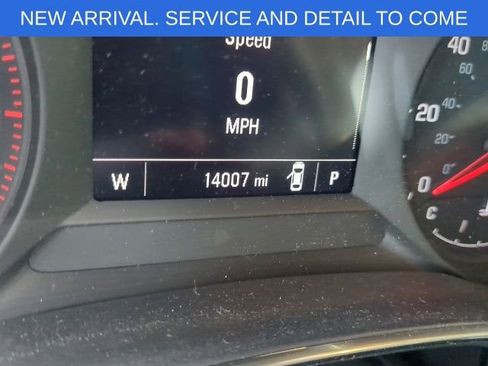 Used 2023 Chevrolet TrailBlazer LT FWD image 2