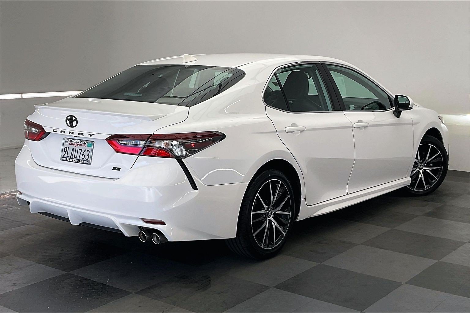 Used 2024 Toyota Camry SE w/ Convenience Package FWD image 13