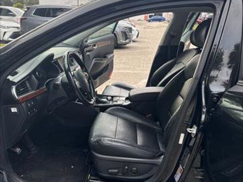 Used 2019 Kia Cadenza Premium image 16