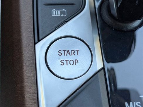 Used 2021 BMW 330e image 32