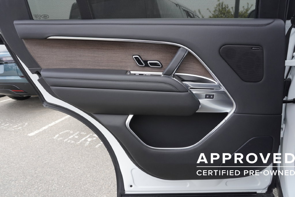 Used 2025 Land Rover Range Rover Long Wheelbase SE AWD/4WD image 28