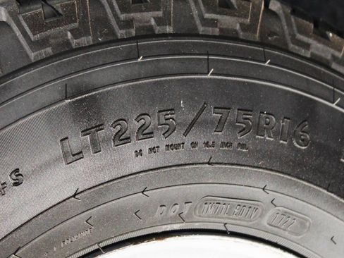 Used 2016 Chevrolet Express 4500 w/ Chrome Appearance Package image 32