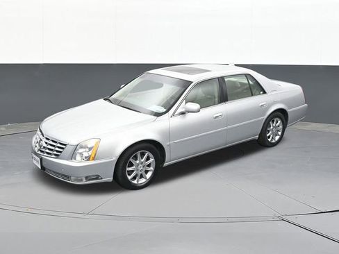 Used 2010 Cadillac DTS Luxury image 62
