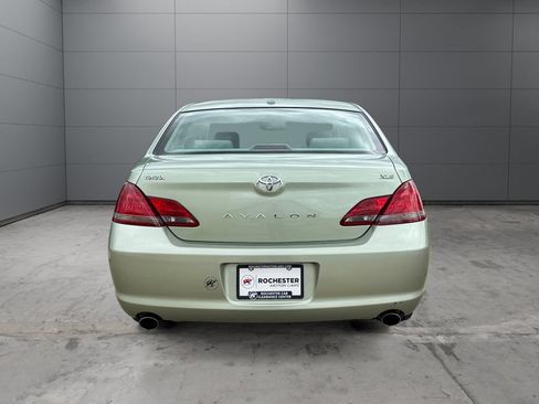 Used 2009 Toyota Avalon XLS FWD image 4