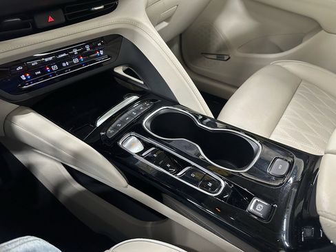 Used 2023 Buick Envision Avenir image 29