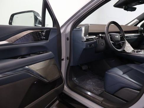 New 2026 Cadillac Escalade IQL Sport 2 w/ LPO, ONYX Package image 6