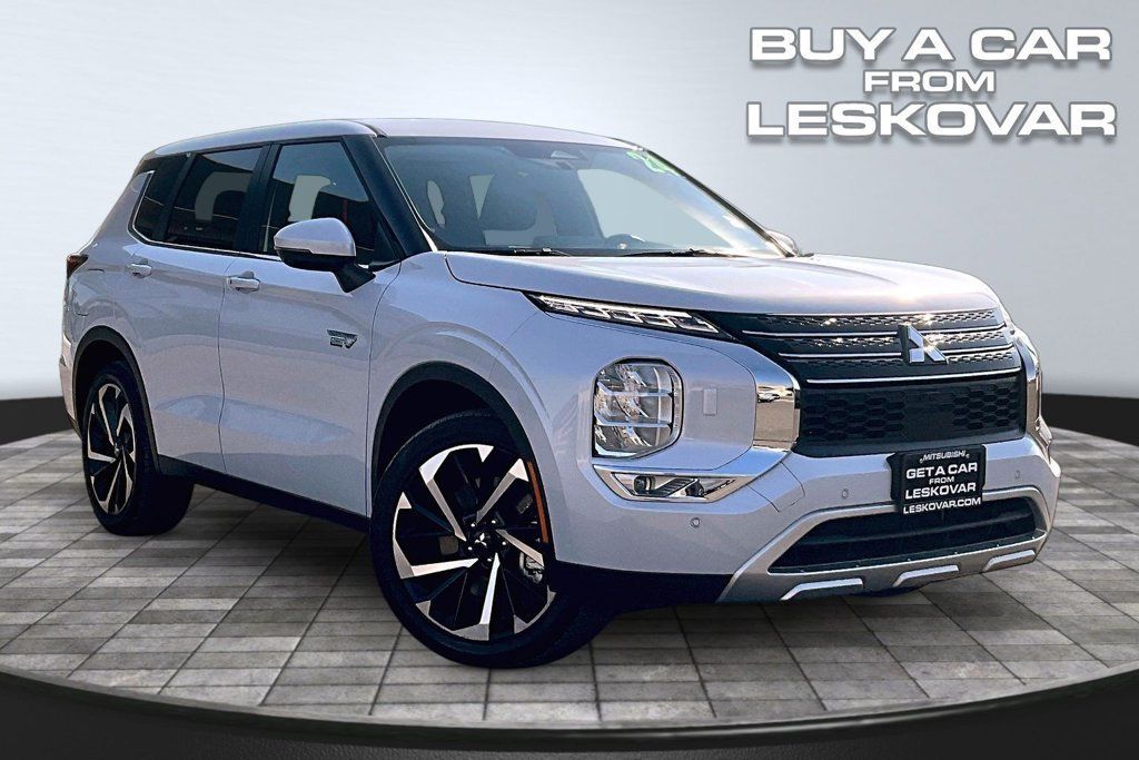 Used 2024 Mitsubishi Outlander 4WD Plug-In Hybrid image 1
