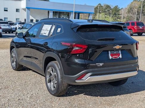 New 2026 Chevrolet Trax LT w/ Driver Confidence Package FWD image 4