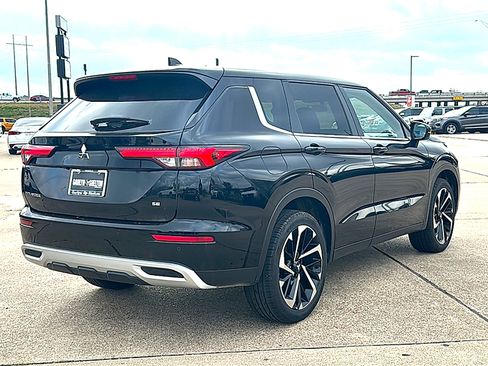 Used 2024 Mitsubishi Outlander SE image 8