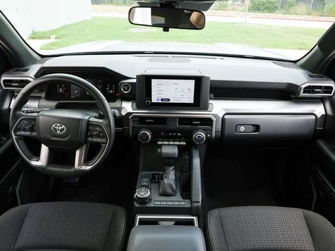 Used 2025 Toyota 4Runner SR5 AWD/4WD image 31