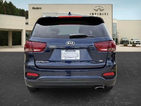 Used 2019 Kia Sorento LX w/ LX Convenience Package image 4