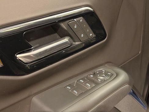 Used 2026 Chevrolet Tahoe High Country AWD/4WD image 16