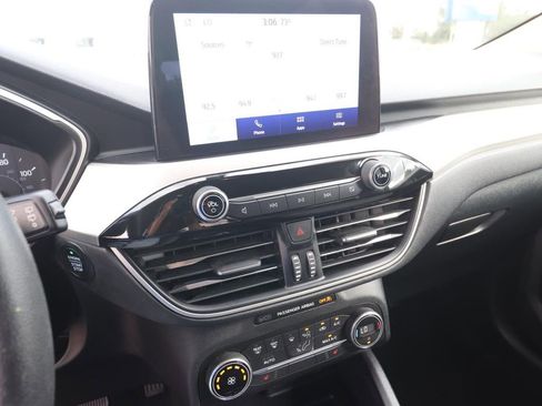 Certified 2020 Ford Escape SE image 19