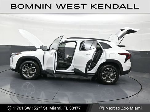 Used 2025 Chevrolet Trax LT image 30