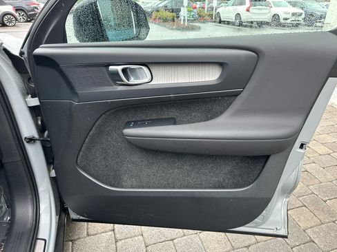 Used 2024 Volvo XC40 B5 Plus w/ Protection Package Premier AWD/4WD image 40