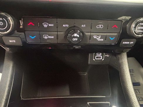 Certified 2024 Jeep Compass Limited w/ Mopar Graphics Package AWD/4WD image 16