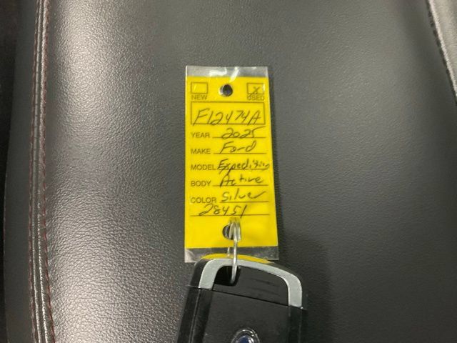 Used 2025 Ford Expedition Active AWD/4WD image 23