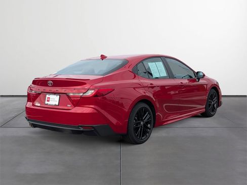 Used 2025 Toyota Camry SE image 5