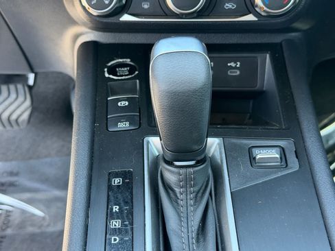 Certified 2025 Nissan Kicks SV FWD image 27