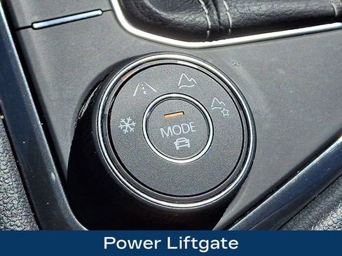 Used 2022 Volkswagen Tiguan SEL R-Line image 16