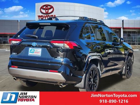 Used 2023 Toyota RAV4 SE AWD/4WD image 5