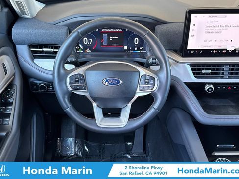 Used 2025 Ford Explorer Active AWD/4WD image 18