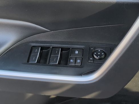 Used 2024 Toyota RAV4 XLE AWD/4WD image 16