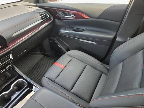 Used 2024 Chevrolet Traverse RS w/ LPO, Floor Liner Package FWD image 21