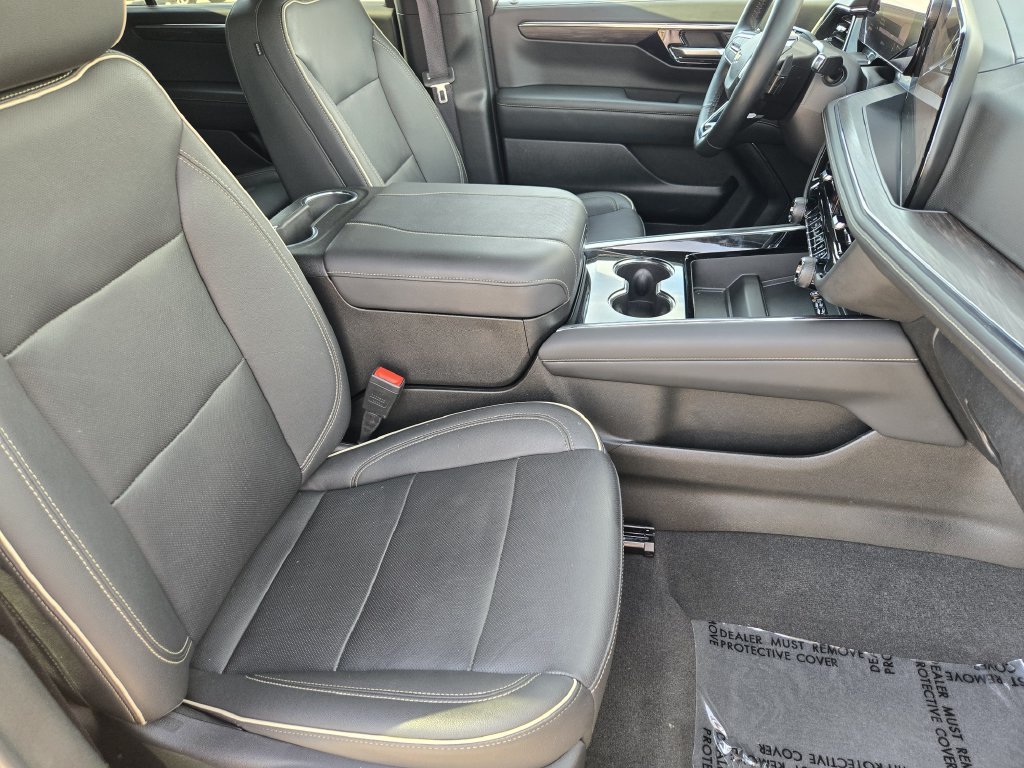 Used 2025 Chevrolet Suburban Premier RWD image 15