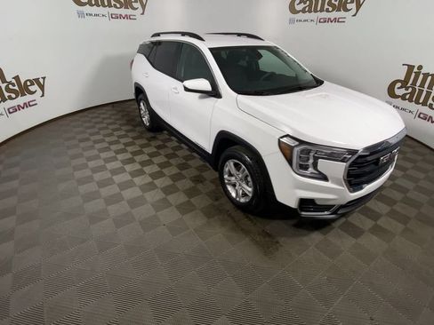 Used 2023 GMC Terrain SLE w/ Driver Convenience Package AWD/4WD image 2