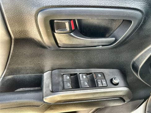 Used 2017 Toyota Tacoma SR5 image 22