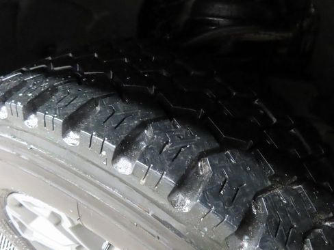 Used 2024 GMC Sierra 1500 SLE w/ X31 Off-Road Package image 7