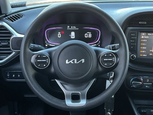 Used 2025 Kia Soul LX w/ LX Technology Package image 21