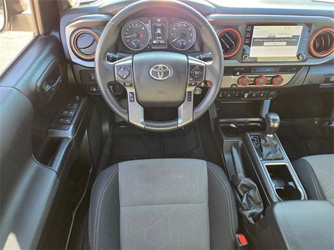 Used 2022 Toyota Tacoma TRD Off-Road w/ Technology Package image 15