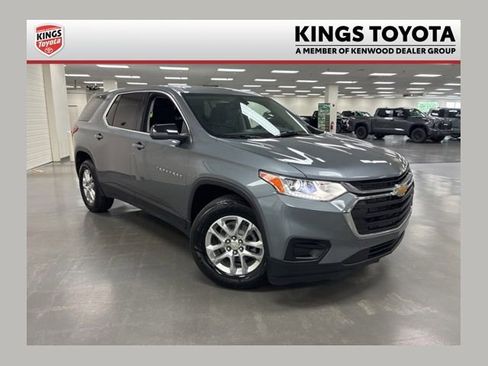 Used 2021 Chevrolet Traverse LS FWD image 1
