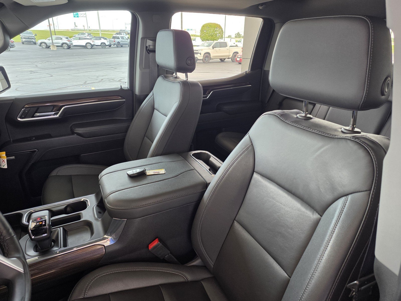 Used 2023 Chevrolet Silverado 1500 RST w/ Redline Edition AWD/4WD image 11