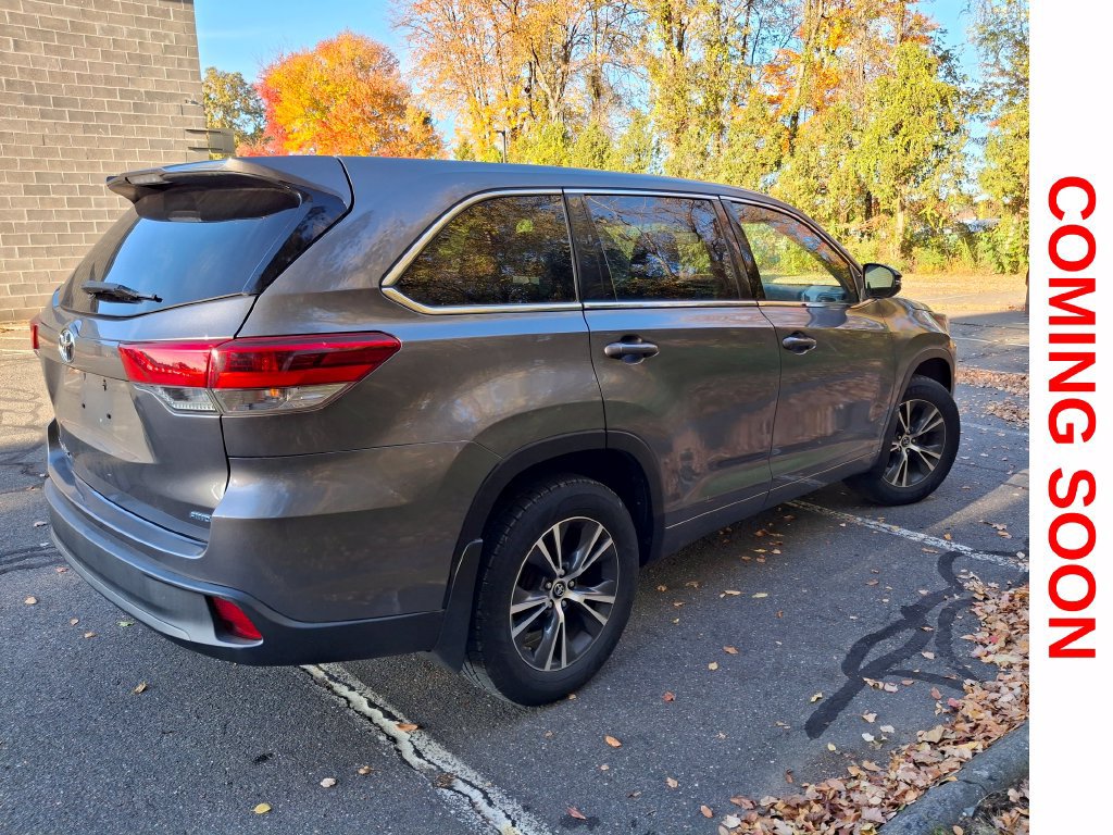 Used 2018 Toyota Highlander LE AWD/4WD image 5