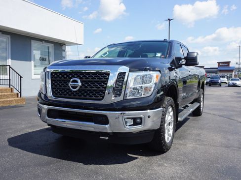 Used 2017 Nissan Titan SV RWD image 1
