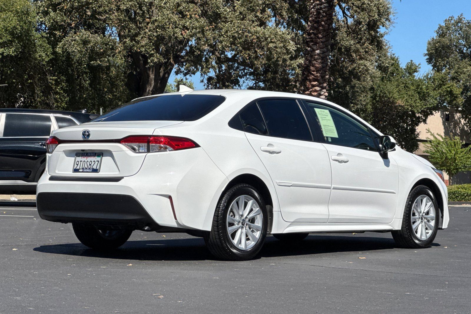 Used 2025 Toyota Corolla LE w/ LE Premium Package FWD image 3