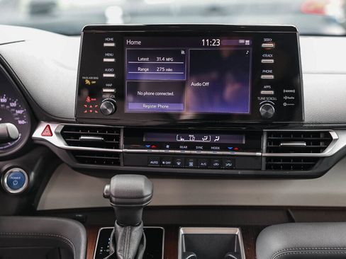 Certified 2024 Toyota Sienna LE FWD image 3