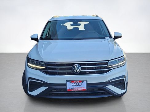 Used 2024 Volkswagen Tiguan SE FWD image 3