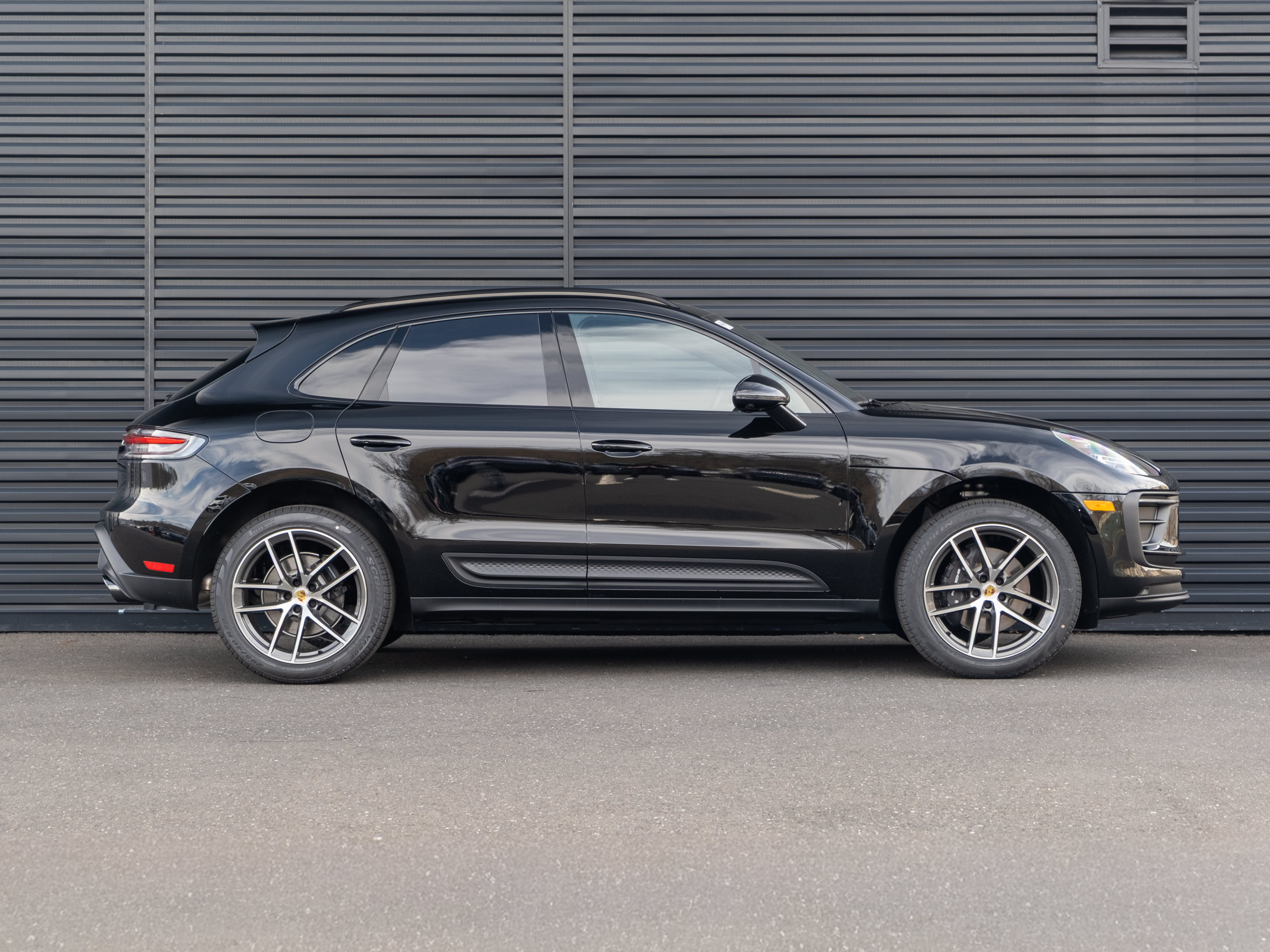 Certified 2026 Porsche Macan AWD/4WD image 9